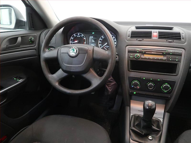 Škoda Octavia (2012) 1.6, nová STK, jezdí výborně - fotka 7 z 12