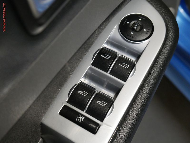 Ford Focus (2008) 2.0i, Klima - fotka 11 z 14