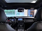Alfa Romeo Stelvio (2025) 2.9 V6 BiTurbo 520k QV Carbon - náhled 25