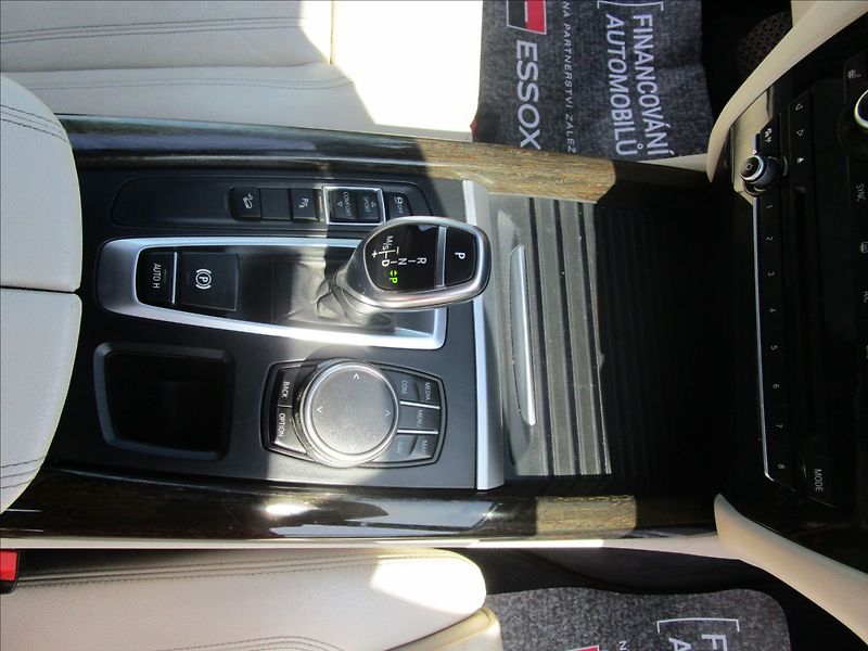 BMW X5 xDrive 30d M-Paket  ČR - fotka 30 z 70