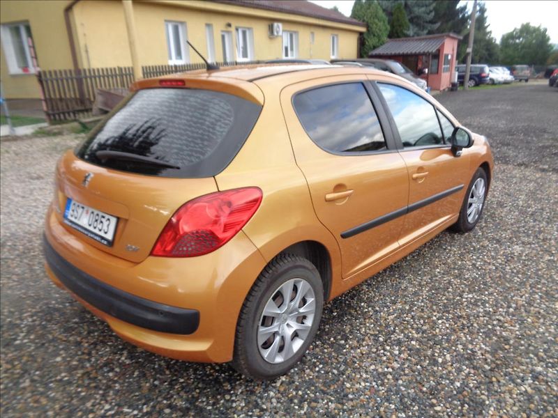 Peugeot 207 1,4 - fotka 7 z 18