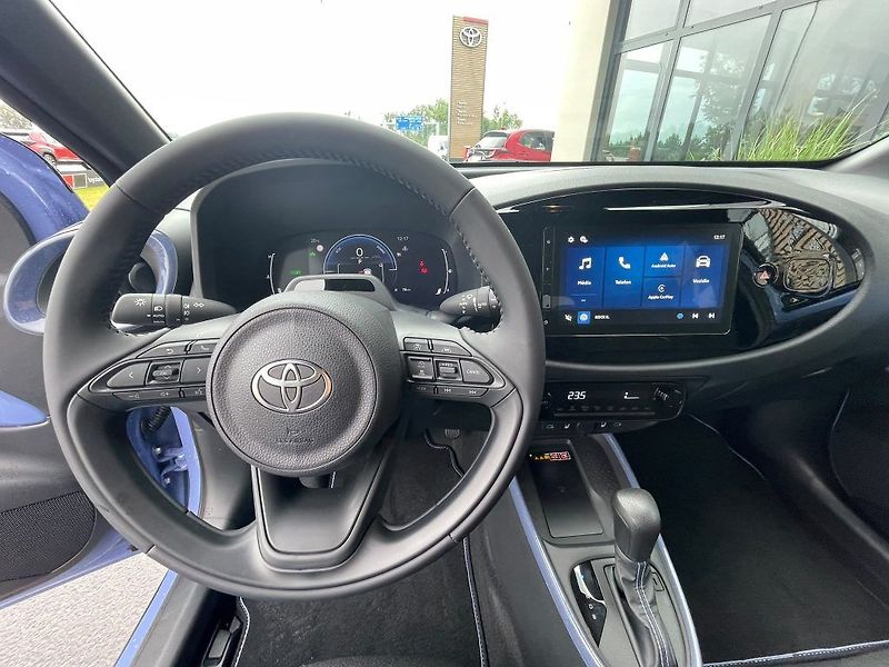 Toyota Aygo 1.5 Hybrid automat Style - fotka 16 z 27