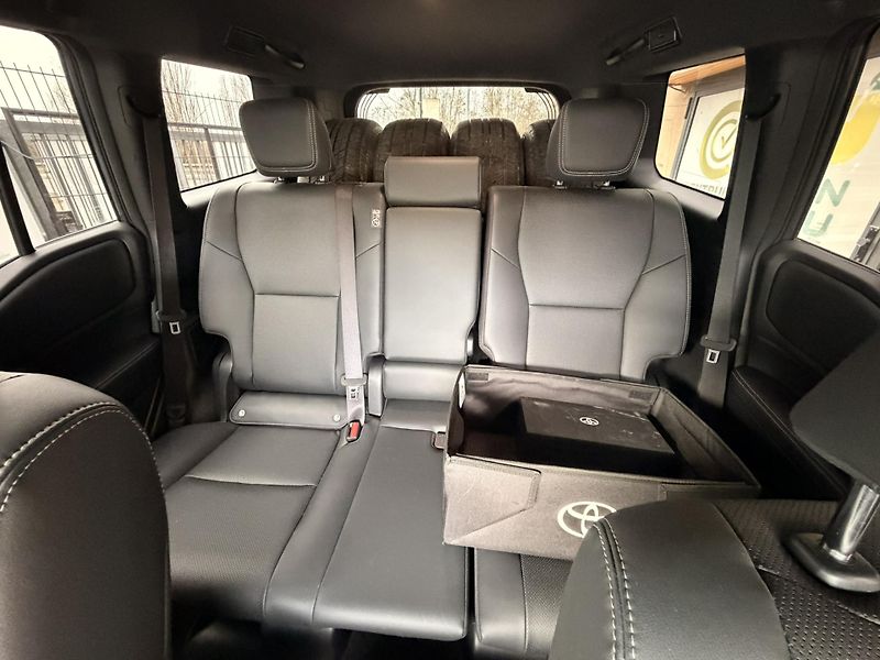 Toyota Land Cruiser 2.8-INVINCIBLE-ZÁRUKA-DPH - fotka 15 z 77