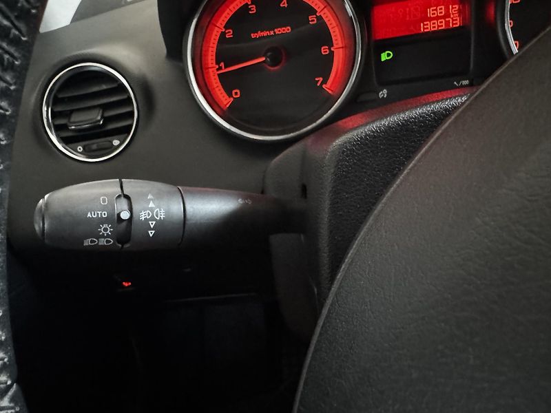 Peugeot 308 (2011) 1.6i 88 KW - CZ -  - fotka 17 z 21