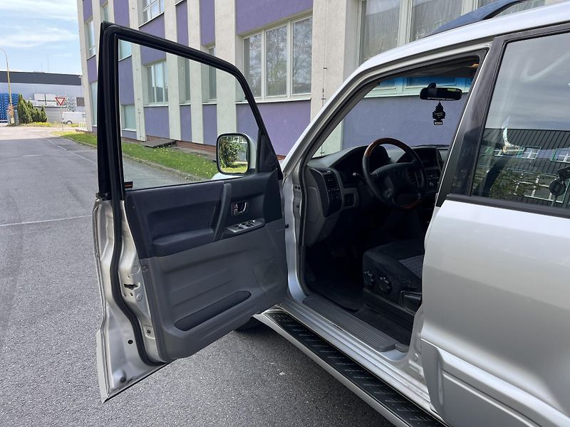 Mitsubishi Pajero 3.2 DID bez koroze - fotka 8 z 33