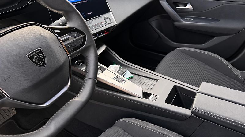 Peugeot 308 (2023) ALLURE,1.5HDI,ZÁRUKA,AT,ČR - fotka 23 z 27
