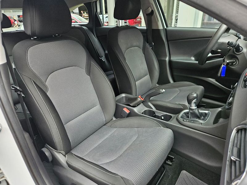 Hyundai i30 1,4i 73kW, Start Plus, serv.kn - fotka 24 z 32