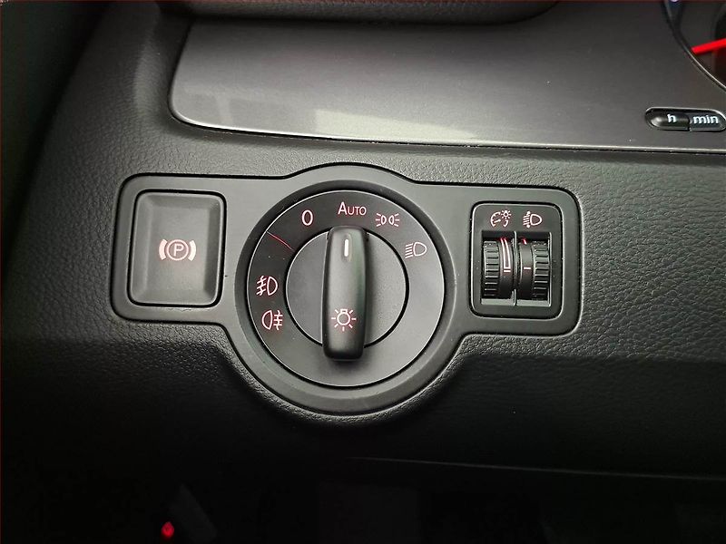 Volkswagen Passat (2008) 1.6, Tempomat, Vyhř. sedaček - fotka 15 z 15