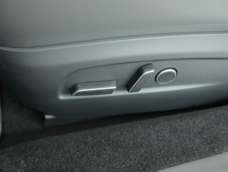 Tesla Model 3 (2024) Standard Range LFP, SoH 95% - fotka 16 z 22