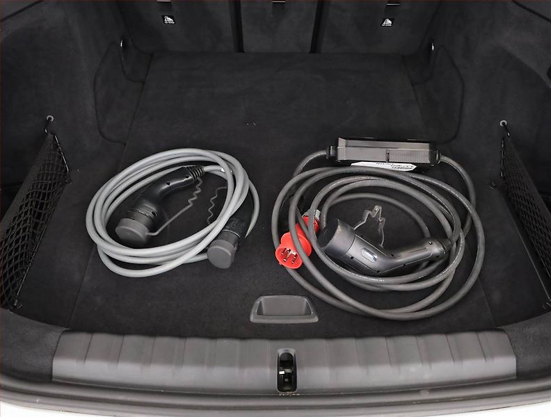 BMW i4 (2022) eDrive40, SoH 91% - fotka 17 z 20