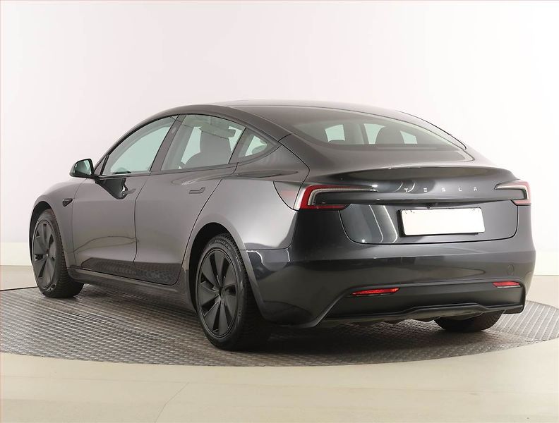 Tesla Model 3 (2023) Standard Range 60kWh, SoH 98% - fotka 4 z 32
