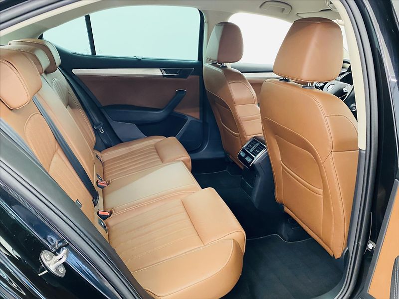 Škoda Superb 2,0 147kW L&K DSG Webasto - fotka 8 z 27