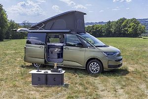VW Califonia Beach připravená ke kempování.