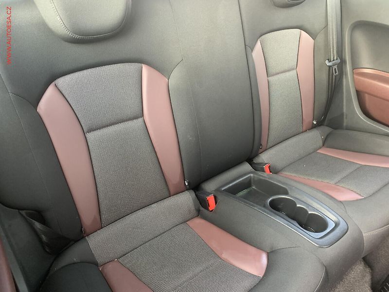 Audi A1 (2012) 1.6TDi, autoAC - fotka 11 z 19