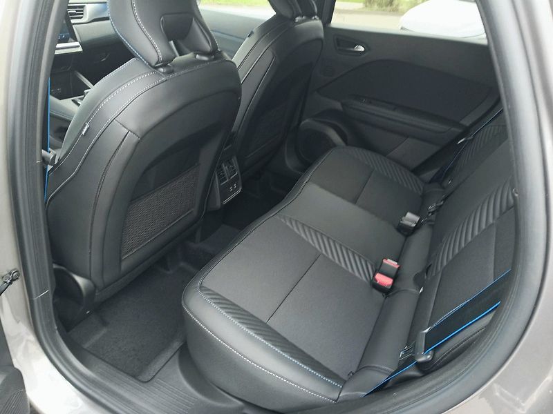 Renault Symbioz (2026) esprit Alpine full hybrid E-Te - fotka 15 z 25
