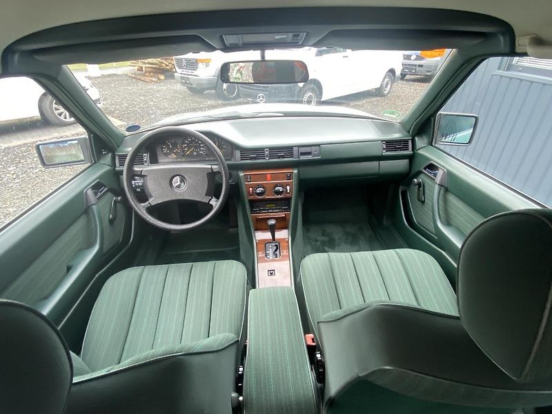 Mercedes-Benz 124 2.0i - 1xMaj - 40 000km - TOP - fotka 26 z 54