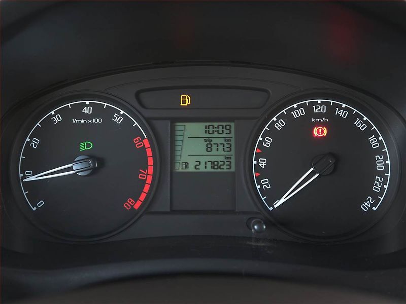 Škoda Fabia (2008) 1.2 12V, po STK, pěkný stav - fotka 11 z 13