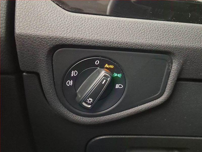 Volkswagen Touran (2019) 1.5 TSI - fotka 18 z 21