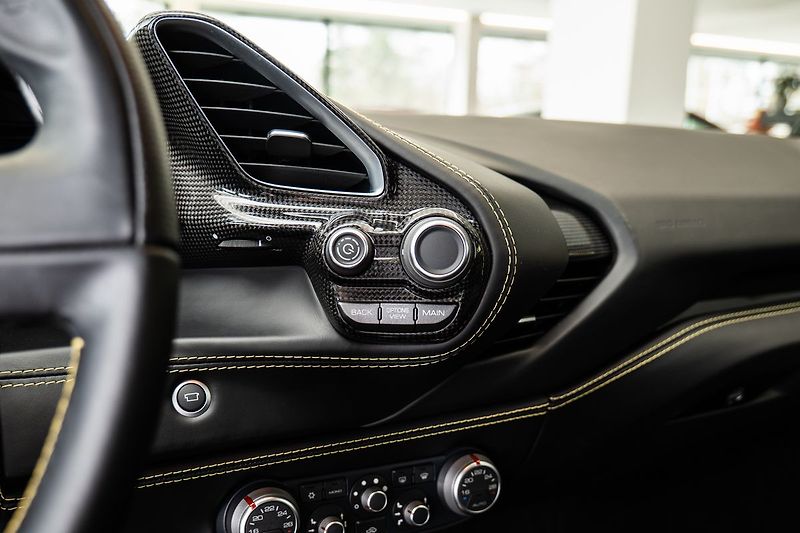 Ferrari 488 LIFT/Carbon/GialloModena - fotka 12 z 16