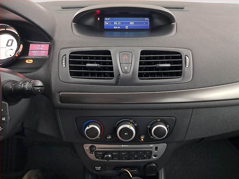 Renault Mégane (2014) Confort 1.6 16V, ČR,1.maj - fotka 12 z 16