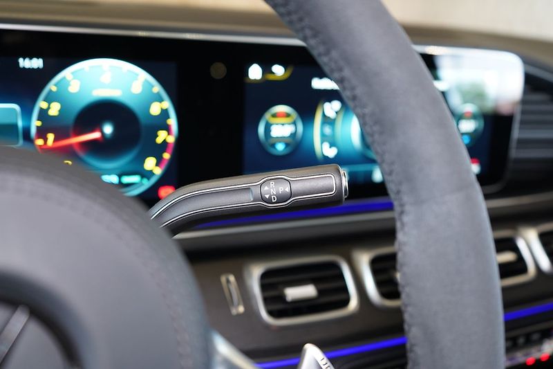 Mercedes-Benz GLE 53 AMG, Masáž, Ventilace, HUD - fotka 24 z 50