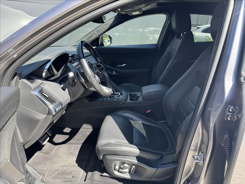 Jaguar E-Pace 1,5 P300e R-Dynamic SE AWD AT - fotka 11 z 34
