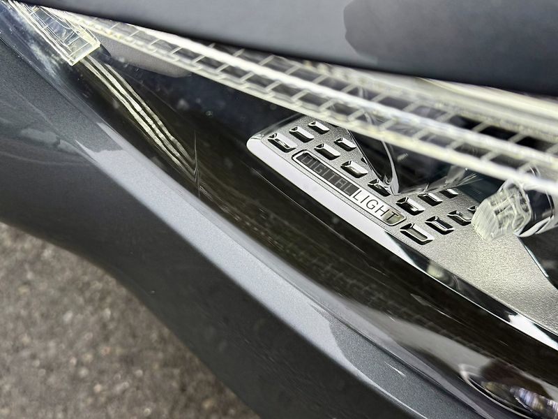 Mercedes-Benz Třídy C (2024) 300 4MATIC - fotka 36 z 41