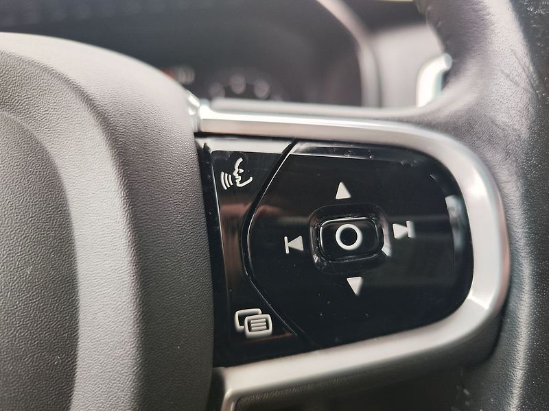 Volvo XC90 2.0 T6/235kW Momentum AWD - fotka 29 z 35