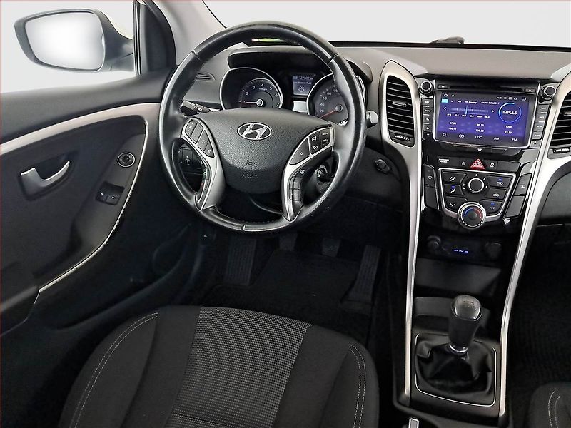 Hyundai i30 (2014) 1.6 MPI, Tempomat - fotka 7 z 16