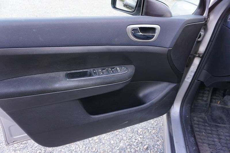 Peugeot 307 (2003) 2,0 HDI - fotka 16 z 19