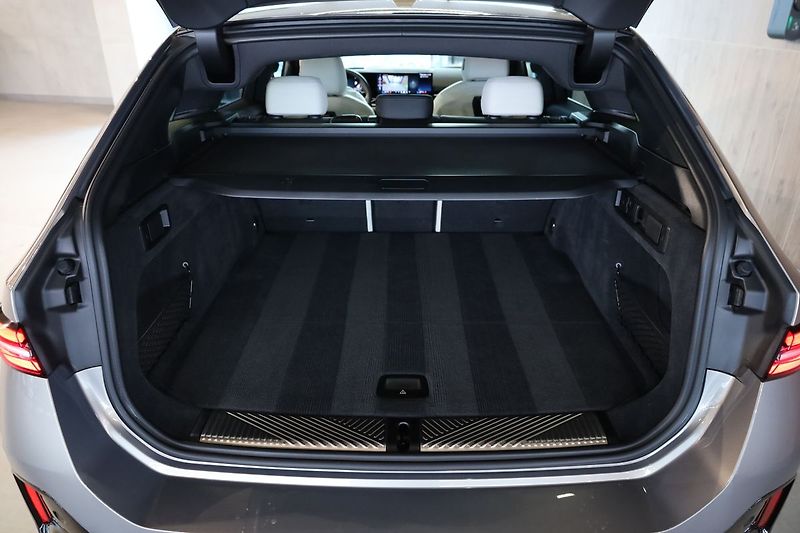 BMW Řada 5 540d xDrive, Bowers, Ventilace - fotka 6 z 34