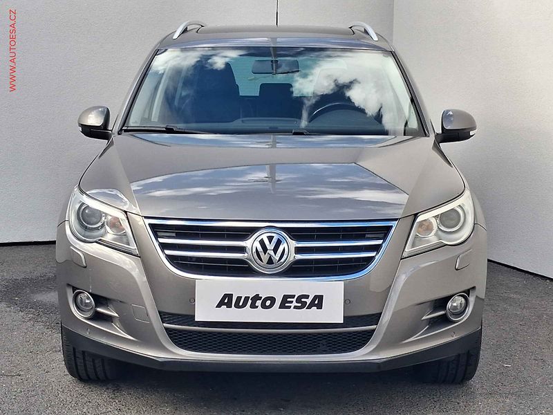 Volkswagen Tiguan (2009) 2.0 TDi 4x4, AC, xenon, navi - fotka 2 z 17