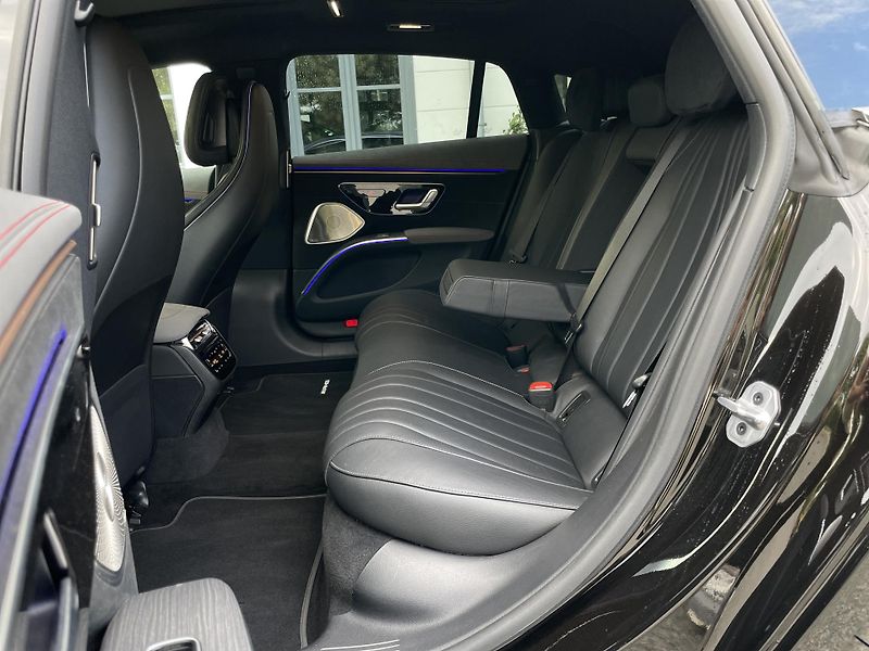 Mercedes-Benz EQS 580 4Matic AMG - fotka 19 z 41