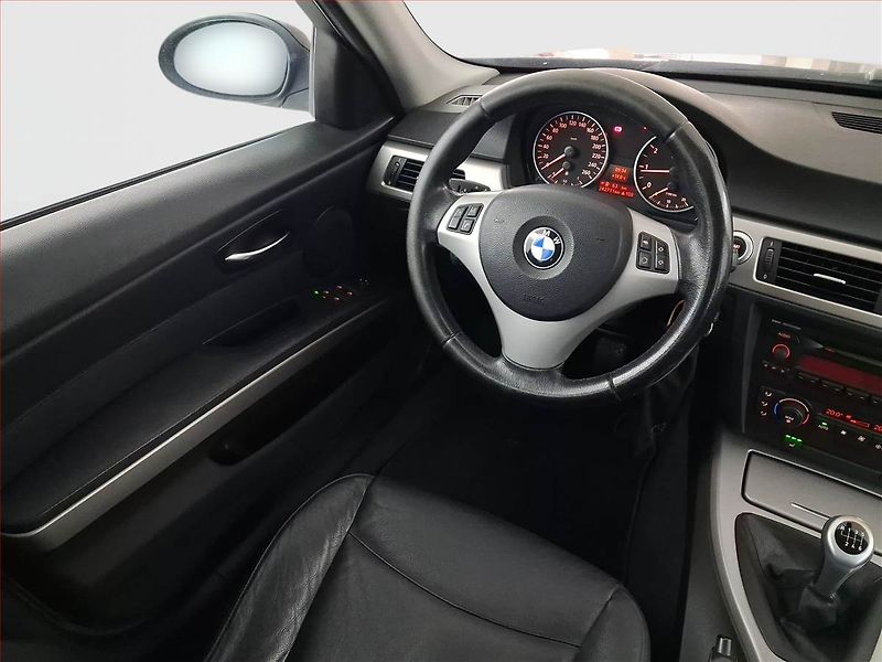 BMW Řada 3 (2006) 320 i, po STK, jezdí výborně - fotka 7 z 17