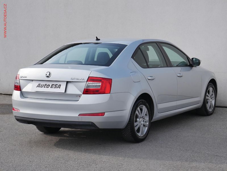 Škoda Octavia (2013) 2.0 TDi, ČR, Elegance, DSG - fotka 4 z 20