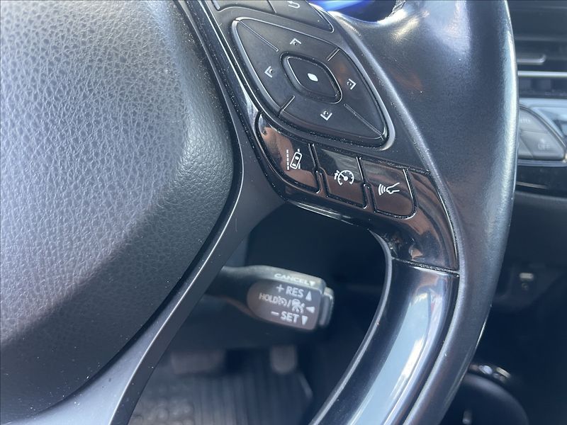 Toyota C-HR 1,8 i 73kw Hybrid e-CVT - fotka 16 z 34