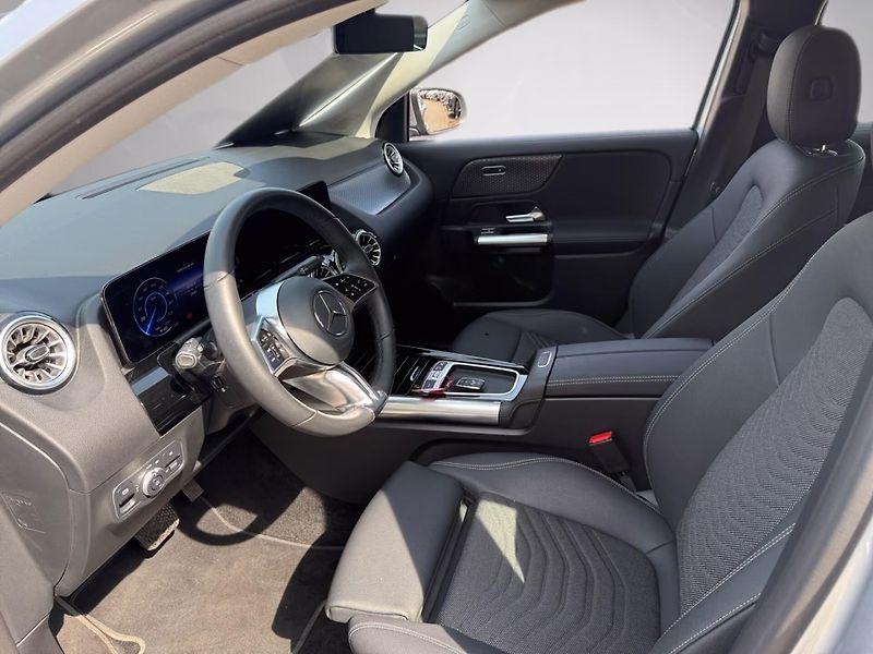 Mercedes-Benz EQA 300 4M Progressive 360 Keyless - fotka 12 z 18