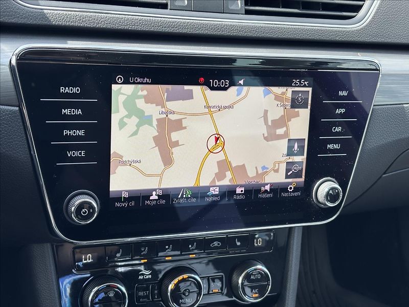 Škoda Superb 2,0 TDI 110kW Style DSG - fotka 42 z 47
