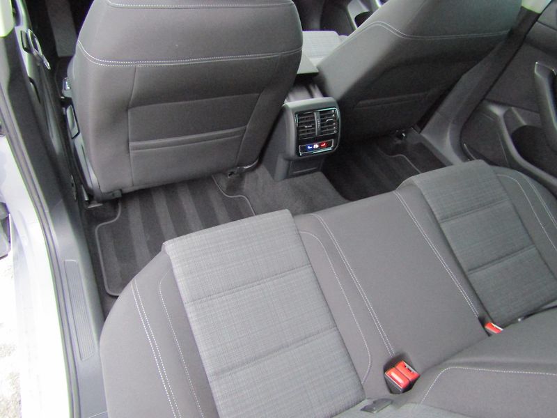 Volkswagen Passat Business 2.0 TDI 110KW DSG Var - fotka 25 z 30