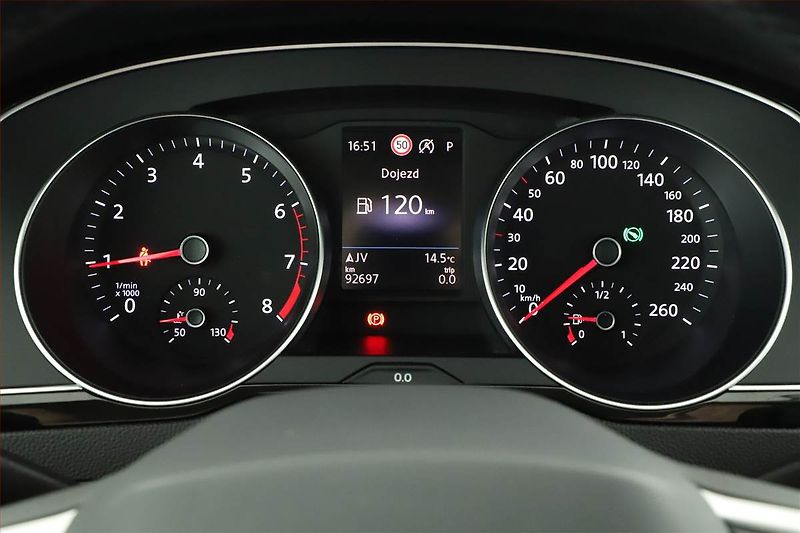 Volkswagen Passat (2020) 1.5 TSI - fotka 14 z 20