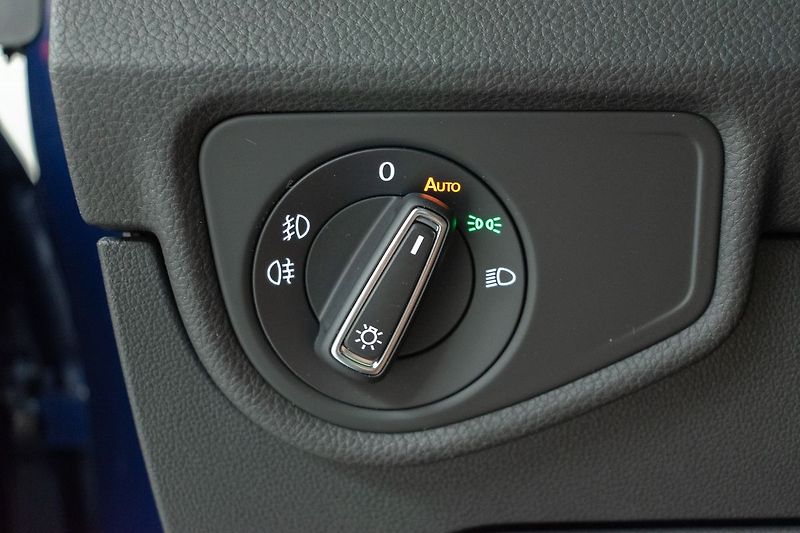 Volkswagen Touran 1.5 TSI TAŽNÉ*7.MÍST*DPH*ČR 1M - fotka 19 z 45