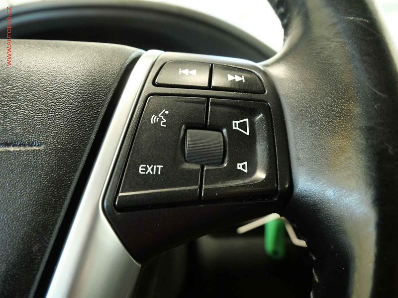 Volvo XC60 (2011) 2.4d 4x4, 2.maj, Xenon, kůže - fotka 17 z 21