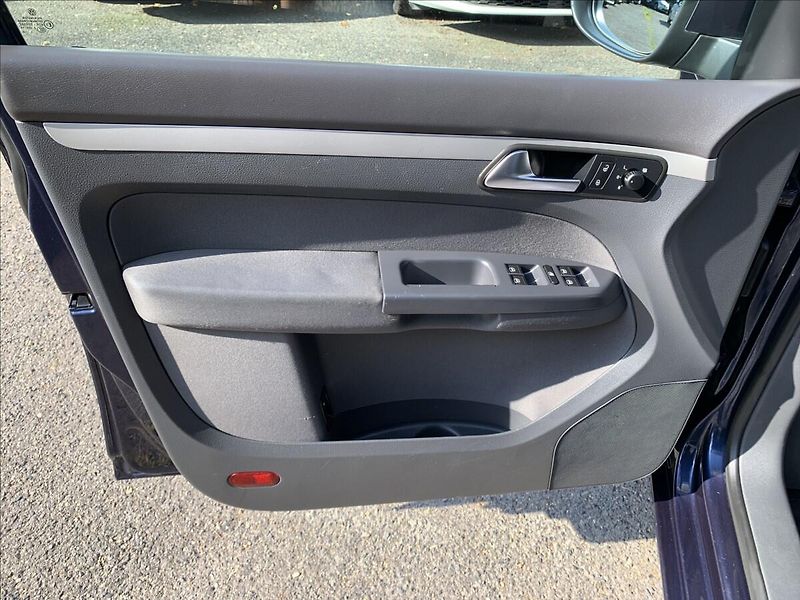 Volkswagen Touran 1,6 TDI DSG - fotka 14 z 17