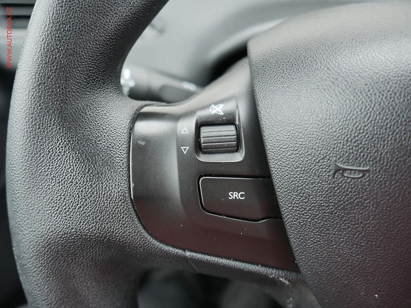 Peugeot 208 (2015) 1.2 PT, ČR, AC, tempo - fotka 12 z 19