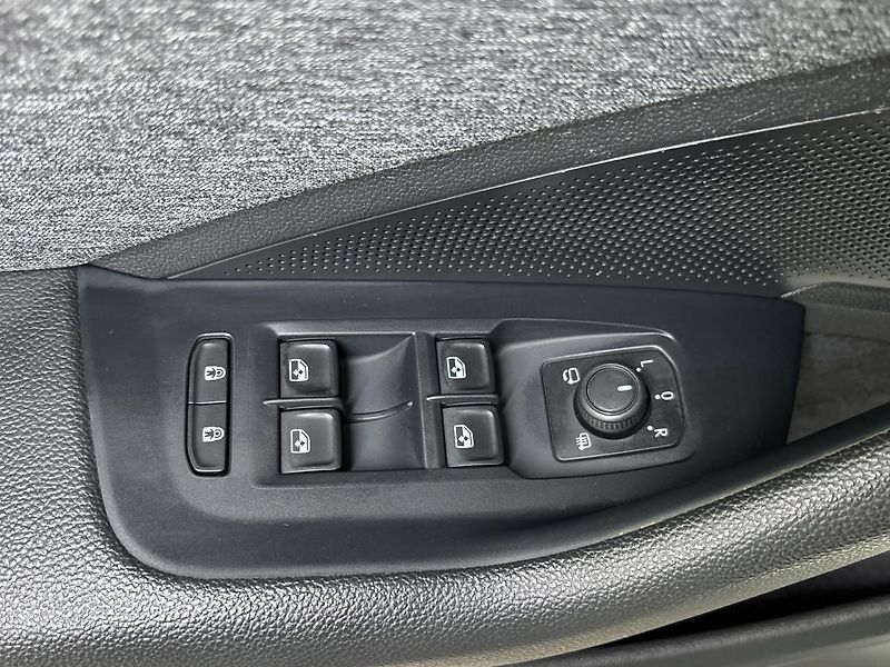 Škoda Superb Selection DSG - fotka 21 z 30