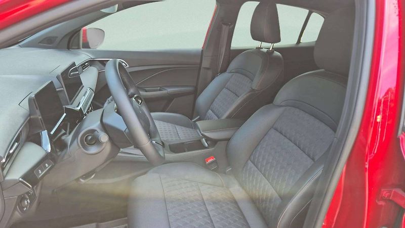 MG MG3 HEV EXCLUSIVE 1.5 AT3 (143kw/1 - fotka 25 z 35