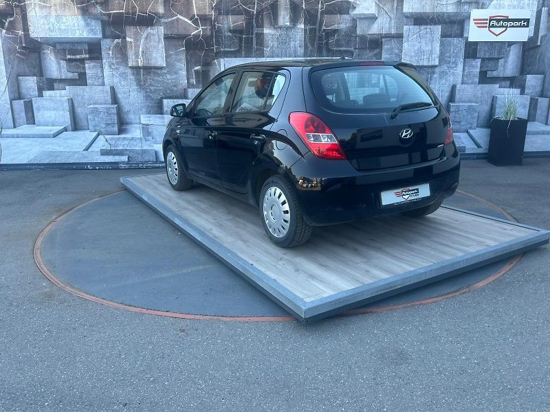 Hyundai i20 (2009) 1.2i, 57KW - fotka 8 z 20