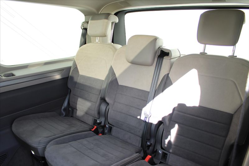 Volkswagen Multivan 2.0TDI 110kW DSG LONG HIGHLINE - fotka 11 z 27