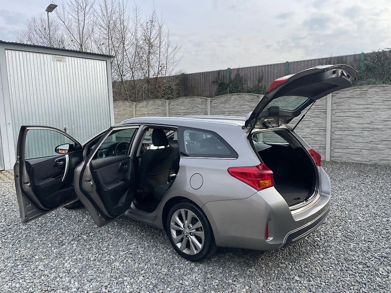 Toyota Auris 1.8i 16v HYBRID AUT NAVI CAM!! - fotka 142 z 166
