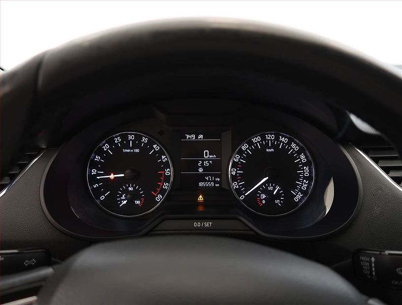 Škoda Octavia (2017) 1.6 TDI, Tempomat - fotka 11 z 17